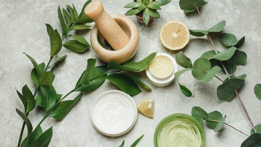 Nachhaltige Schönheit aus dem Osten: Wie K-Beauty und J-Beauty die Revolution in der ethischen Hautpflege im Jahr 2025 anführen.